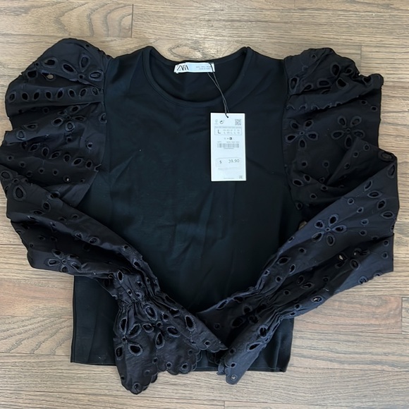 Gorgeous Zara lace bell sleeve top - Picture 3 of 6